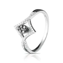Женское кольцо из золота с бриллиантом по цене от 46 305 ₽
