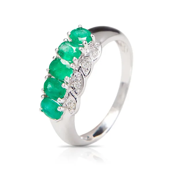 Женское кольцо из золота с бриллиантом и изумрудом