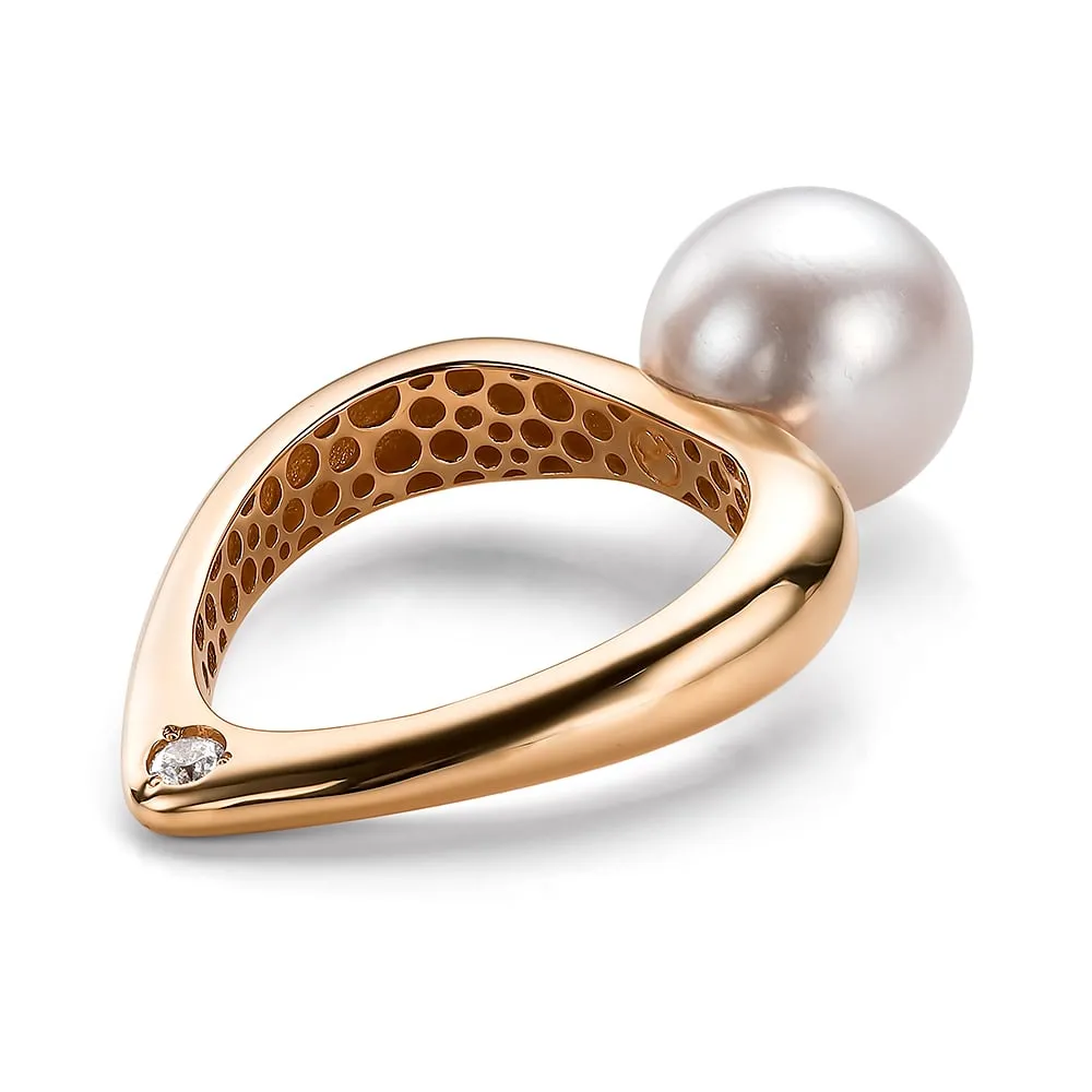 Женское кольцо из золота с бриллиантом и жемчугом эдисон культивир
