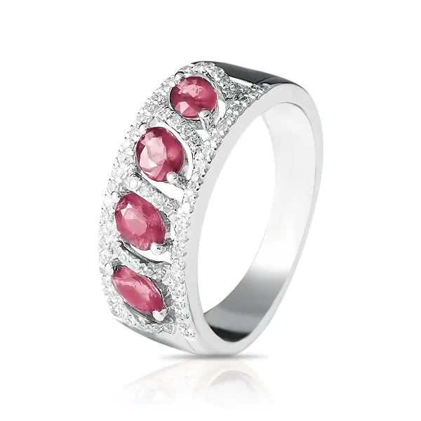 Женское кольцо из золота с бриллиантом и рубином