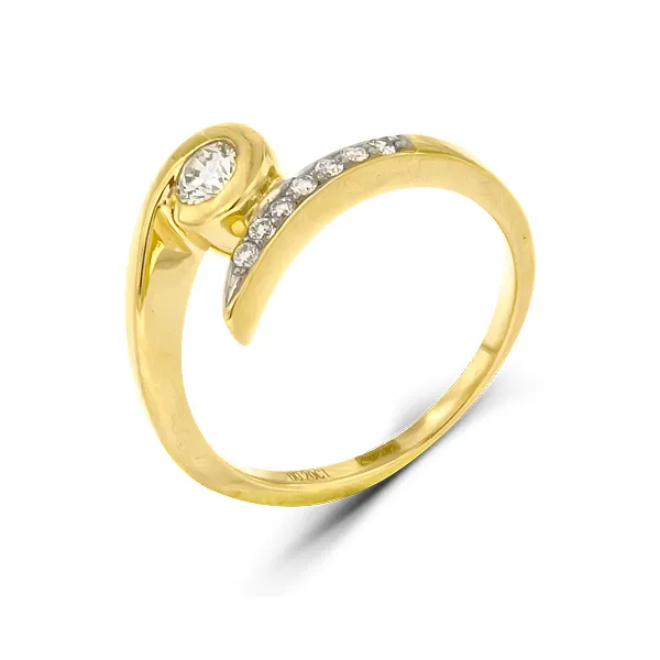 Женское кольцо из золота с бриллиантом