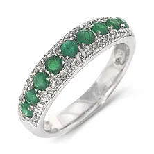 Женское кольцо из золота с бриллиантом и изумрудом по цене от 68 700 ₽