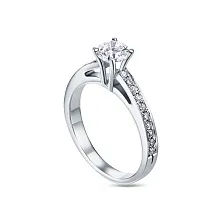 Женское кольцо из золота бриллиантом по цене от 558 250 ₽