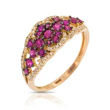 Женское кольцо из золота с бриллиантом и рубином по цене от 98 910 ₽