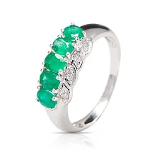 Женское кольцо из золота с бриллиантом и изумрудом по цене от 63 500 ₽